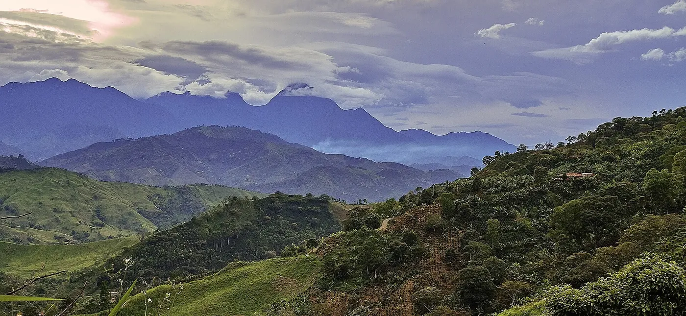 Montañas de la cordillera Occidental alrededor de Jardín